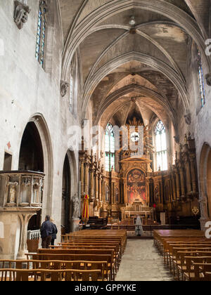 Église Saint Pierre vista generale Foto Stock