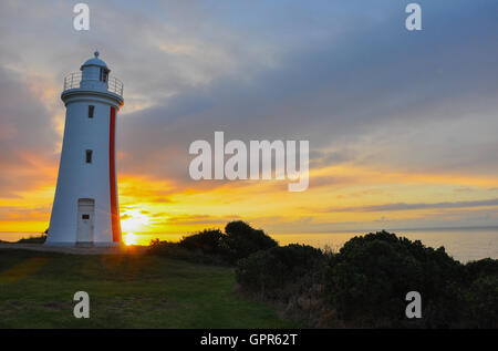 Tramonto al Mersey Bluff faro, Devonport, nel nord della Tasmania, Australia Foto Stock