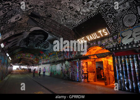 Ingresso a volte un multi-disciplinare lo spazio delle arti sotto la stazione di Waterloo, Leake Street, London, England, Regno Unito Foto Stock