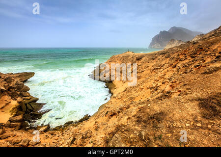 Scogliere vicino al Mughsayl beach in Salalah, Oman Foto Stock