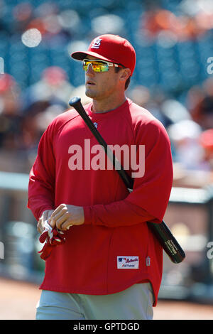 Aprile 8, 2011; San Francisco, CA, Stati Uniti d'America; St. Louis Cardinals terzo baseman David Freese (23) durante la pratica di ovatta prima che la partita contro i San Francisco Giants di AT&T Park. San Francisco ha sconfitto St. Louis 5-4 in 12 inning. Foto Stock