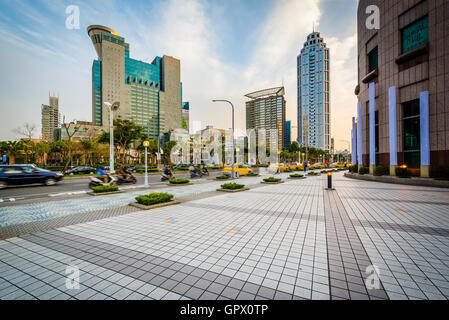 Grattacieli moderni a Banqiao, nella nuova città di Taipei, Taiwan. Foto Stock