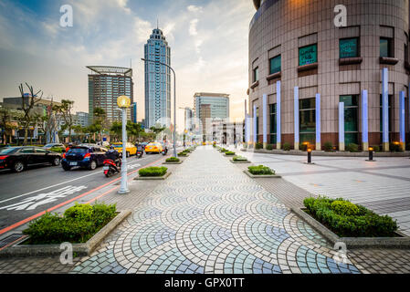 Grattacieli moderni a Banqiao, nella nuova città di Taipei, Taiwan. Foto Stock