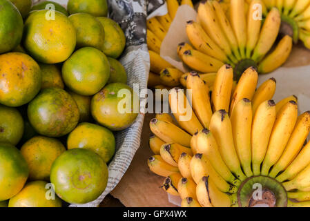 Arance e banane Foto Stock