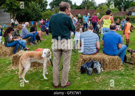 Il Dog Show All'annuale Hartfield Village Fete, Hartfield, East Sussex, Regno Unito Foto Stock