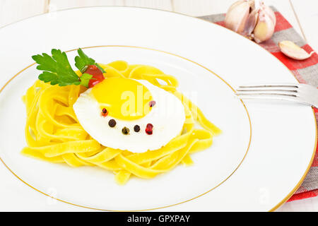 Spaghetti di pasta a base di noodle all'uovo Foto Stock