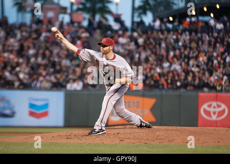 Il 10 maggio 2011; San Francisco, CA, Stati Uniti d'America; Arizona Diamondbacks a partire lanciatore ian kennedy (31) passi contro i San Francisco Giants durante il terzo inning di at&t park. Foto Stock