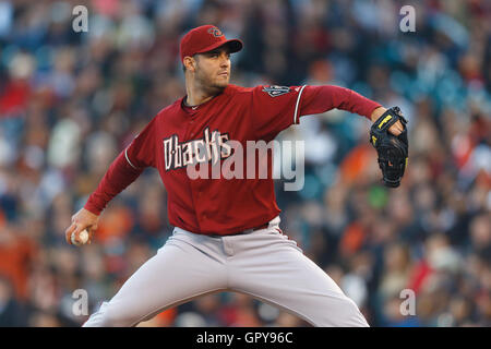 Maggio 11, 2011; San Francisco, CA, Stati Uniti d'America; Arizona Diamondbacks a partire lanciatore Armando Galarraga (59) passi contro i San Francisco Giants durante il primo inning di AT&T Park. Foto Stock