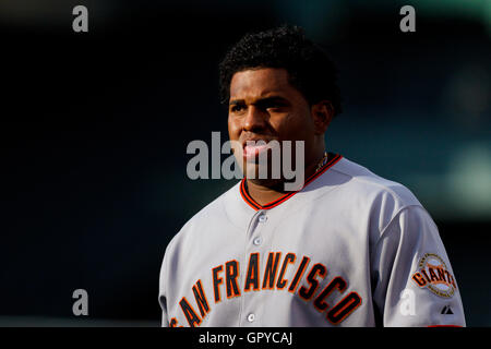 Giugno 18, 2011; Oakland, CA, Stati Uniti d'America; San Francisco Giants terzo baseman Pablo Sandoval (48) torna la piroga prima della partita contro Oakland atletica a O.co Coliseum. Oakland sconfitto San Francisco 4-2. Foto Stock