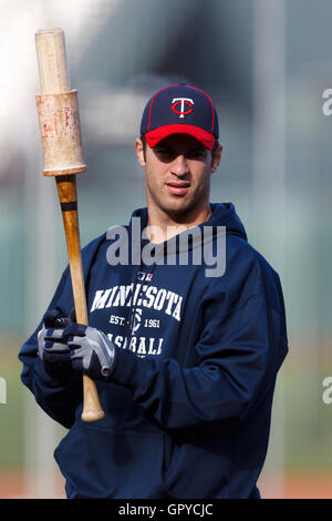 Giugno 22, 2011; San Francisco, CA, Stati Uniti d'America; Minnesota Twins catcher Joe Mauer (7) durante la pratica di ovatta prima che la partita contro i San Francisco Giants di AT&T Park. Foto Stock