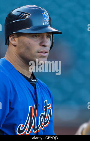 Luglio 8, 2011; San Francisco, CA, Stati Uniti d'America; New York Mets sinistra fielder Scott Hairston (12) durante la pratica di ovatta prima che la partita contro i San Francisco Giants di AT&T Park. New York sconfitto San Francisco 5-2. Foto Stock