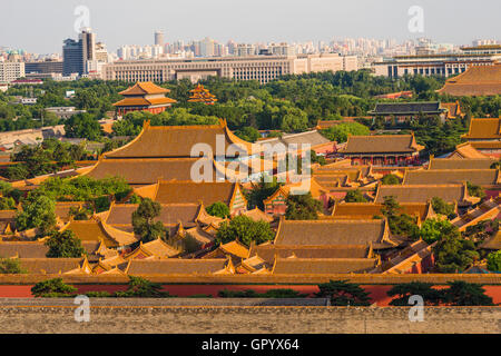 Vista aerea della Città Proibita di Pechino dalla cima della collina Jingshan al crepuscolo, Pechino, Cina Foto Stock