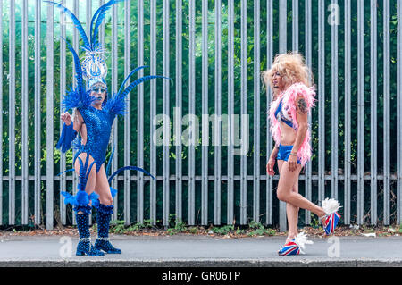 I visitatori della manifestazione di orgoglio in Brighton Foto Stock