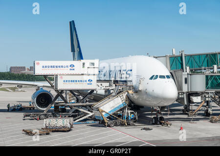 L'Airbus A380 di Singapore Airlines arrivati all'Aeroporto Internazionale di Pechino Foto Stock