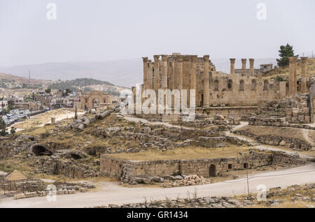 Tempio di Zeus, Giordani città di Jerash (Gerasa dell antichità), la capitale e la più grande città di Jerash Governatorato, Giordania Foto Stock