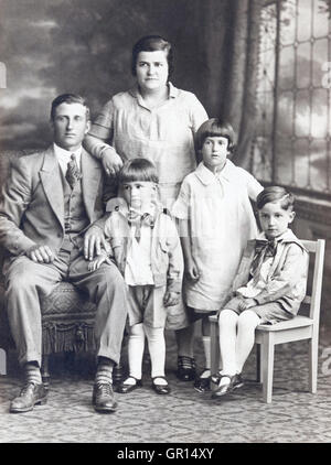 Vintage Famiglia immigrata italiana Foto, Ritratto in bianco e nero degli anni '20, USA Foto Stock