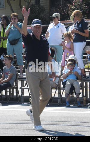 Il Greenbelt, Maryland, Stati Uniti d'America. 5 Sep, 2016. Steny Hoyer, rappresentante degli Stati Uniti per il Maryland del quinto quartiere congressuale, visto sventolare la folla alla fine della 61Greenbelt annuale parata del giorno del lavoro Percorso sulla Crescent Road in Greenbelt, MD. Credito: Evan Golub/ZUMA filo/Alamy Live News Foto Stock