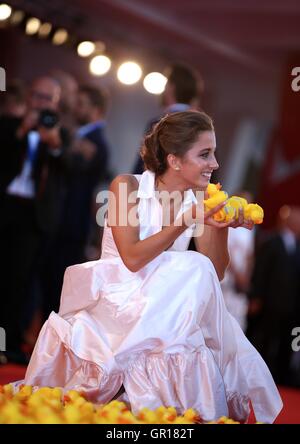 Venezia, Italia. 5 Sep, 2016. L'attrice Blu Yoshimi arriva per la premiere del film "piuma" presso la 73rd Festival del Cinema di Venezia a Venezia, Italia, il 7 settembre 5, 2016. Credito: Jin Yu/Xinhua/Alamy Live News Foto Stock