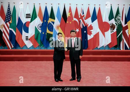 Hangzhou (Cina). 5 Settembre, 2016. Il Presidente messicano Enrique Peña Nieto è accolto dal presidente cinese Xi Jinping al vertice G20 settembre 4, 2016 in Hangzhou (Cina). Credito: Planetpix/Alamy Live News Foto Stock