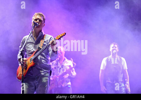 Band britannica Livello 42 hanno avuto il loro primo concerto di sempre in Buenos Aires. Foto: il chitarrista Nathan re Foto Stock