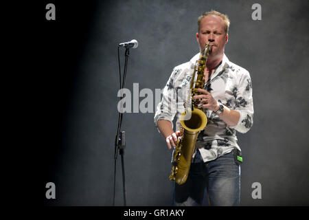 Band britannica Livello 42 hanno avuto il loro primo concerto di sempre in Buenos Aires. Foto: il sassofonista Sean Freeman Foto Stock