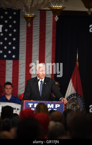 Chesterfield, MO, Stati Uniti d'America - 06 Settembre 2016: repubblicani vice candidato presidenziale, Indiana il Governatore Mike Pence parla di sostenitori in un rally a Chesterfield, Missouri. Credito: Gino's immagini Premium/Alamy Live News Foto Stock