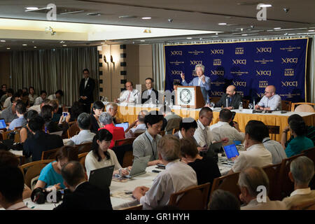 Tokyo, Giappone. Il 7 settembre, 2016. Giappone ex Primo Ministro Koizumi parla contro il nucleare nel corso di una conferenza stampa presso i corrispondenti stranieri' Club del Giappone il 7 settembre 2016, Tokyo, Giappone. Koizumi chi è contro il riavvio dei reattori nucleari è venuto al Club per parlare della sua fondazione a sostegno di ex US Navy marinai e marines che hanno sviluppato problemi di salute poiché prendendo parte in operazione Tomodachi dopo il 2011 Grande Oriente giappone terremoto. Credito: Rodrigo Reyes Marin/AFLO/Alamy Live News Foto Stock