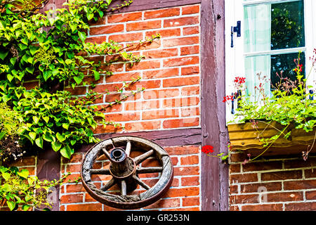 Altes Bauernhaus in Bassa Sassonia; antico casolare in Bassa Sassonia Foto Stock