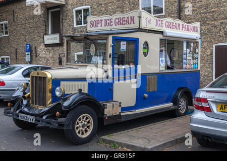 Vintage ice cream van a Ely, Regno Unito Foto Stock