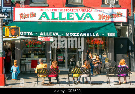 Alleva italiani formaggio deli store su Grand Street con un po' di Italia nella città di New York Foto Stock