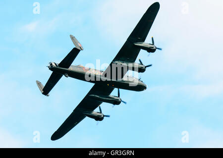 Solo uno dei due battenti Avro Lancaster Bombardieri, PA474 Foto Stock