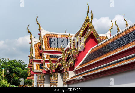 Wat Pho tempio buddista sulla banca del fiume Chao Phraya a Bangkok, la città capitale di Bangkok Foto Stock