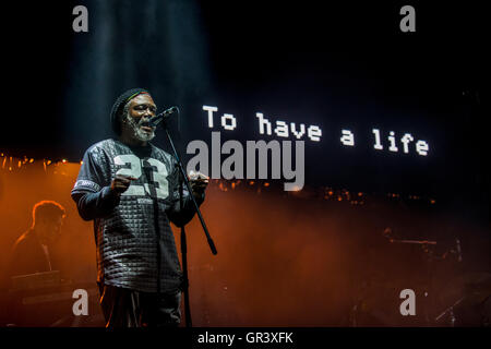 Horace Andy apre Massive Attack impostato su Downs in Bristol. Foto Stock