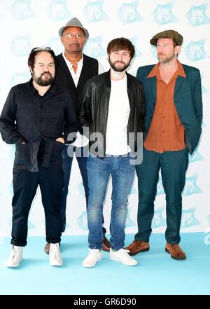 (Da sinistra) Ken Collard, Louis Emerick, James Buckley e Paolo Kaye arrivando al BFI Southbank di Londra per il UKTV Live nuova stagione di lancio. Foto Stock