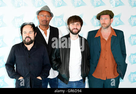 (Da sinistra) Ken Collard, Louis Emerick, James Buckley e Paolo Kaye arrivando al BFI Southbank di Londra per il UKTV Live nuova stagione di lancio. Foto Stock