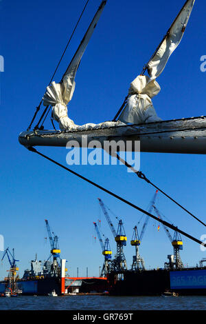 Porto di Amburgo Foto Stock