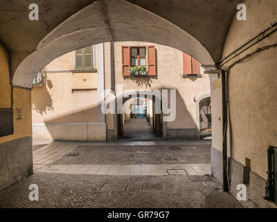 Case in Iseo villaggio sul lago di Iseo in Italia Foto Stock