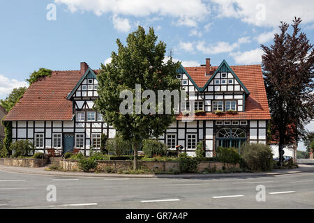 Schledehausen, casa con travi di legno in Bassa Sassonia, Germania, Europa Foto Stock
