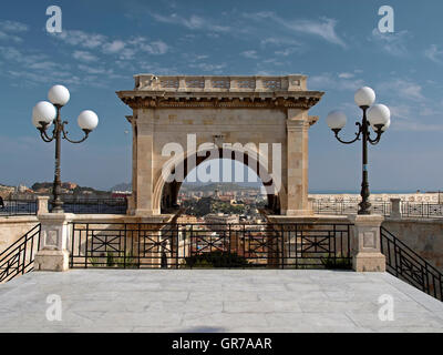 Cagliari, Bastione di Saint Remy nel quartiere Castello, Sardegna, Italia, Europa Foto Stock