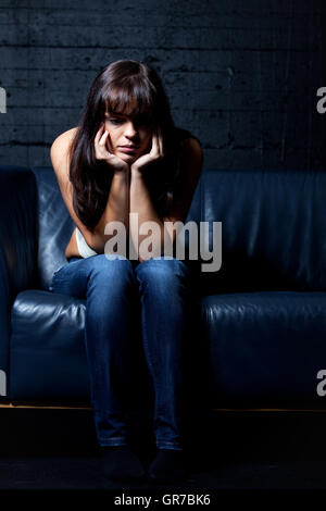 Donna triste Foto Stock