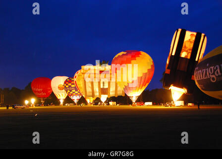 Incandescenza notturna sul palloncino 2008 Vela a Kiel Foto Stock