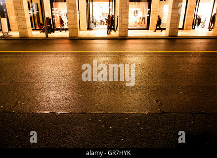 Strada di notte Foto Stock