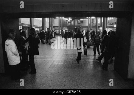 Treno di Bremerhaven Hall 1972 BW Foto Stock