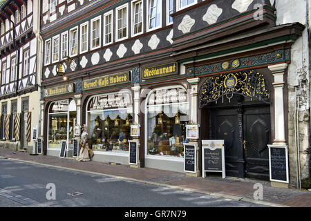 Il ristorante in stile barocco e il Café Anders in una casa Half-Timbered, Goslar, Harz Foto Stock