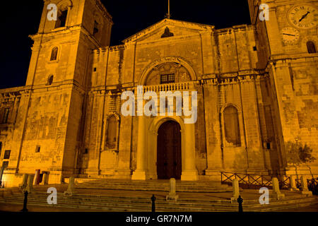 La facciata principale del St. Johns Concattedrale Valletta, capitale europea della cultura 2018, Malta Foto Stock