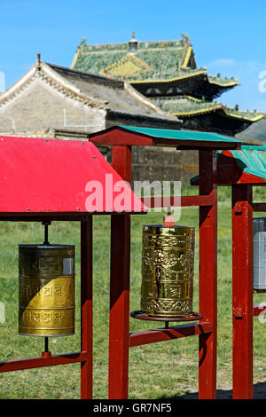 La preghiera buddista Mills, Monastero Erdene Zuu, Charkhorin, Mongolia Foto Stock