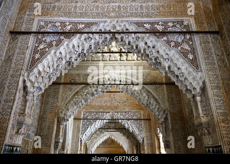 Arabesque moresco decorazione, Palacios Nazaries, Alhambra di Granada, Spagna Foto Stock