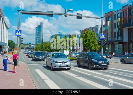 Riia street, di fronte Kaubamaja, Tartu, Estonia, paesi baltici, Europa Foto Stock