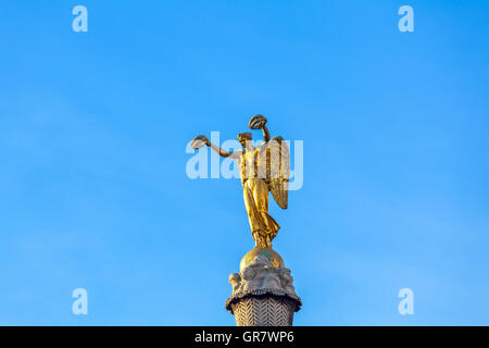 Statua della vittoria sulla cima di la Fontaine вг Palmier (1806-1808), Parigi, Francia Foto Stock