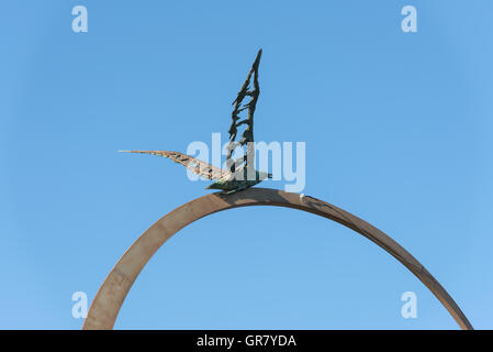 SAN BENEDETTO DEL TRONTO, Italia - 29 agosto 2016: dettaglio del monumento simbolo di libertà il gabbiano Jonathan Livingston per artista Mari Foto Stock